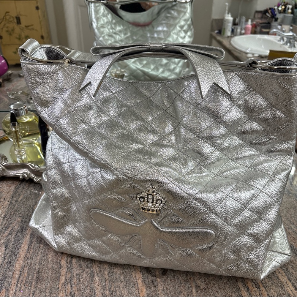 Brighton “My Flat in London” Queen Bee Leather Silver Quilted Tote I ❤️OFFERS!